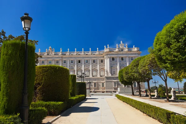 Královský palác a park na madrid Španělsko — Stock fotografie