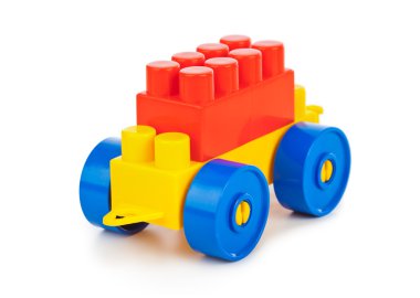 beyaz arkaplanda izole edilmiş oyuncak araba