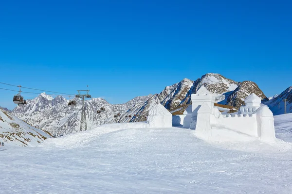 Forte de neve na estância de esqui de montanhas - Innsbruck Áustria — Fotografia de Stock
