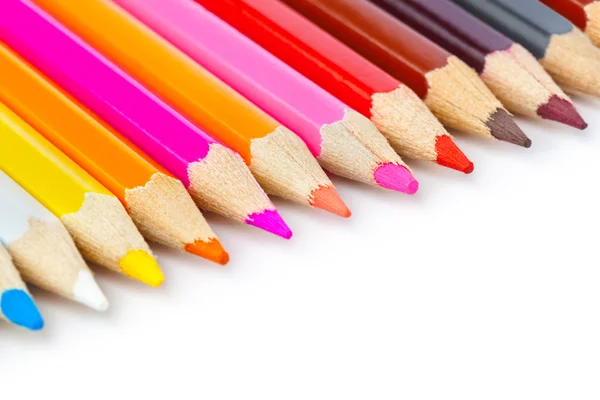 Crayons multicolores isolés sur fond blanc — Photo