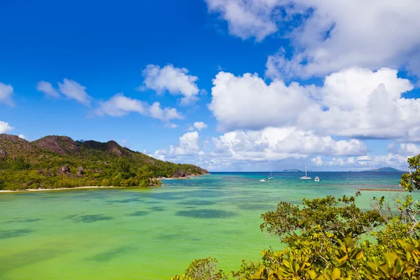 Isola tropicale alle Seychelles — Foto Stock