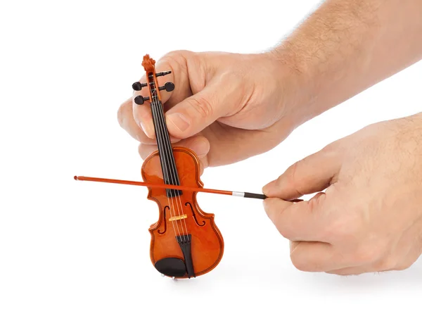 Mãos e violino brinquedo — Fotografia de Stock