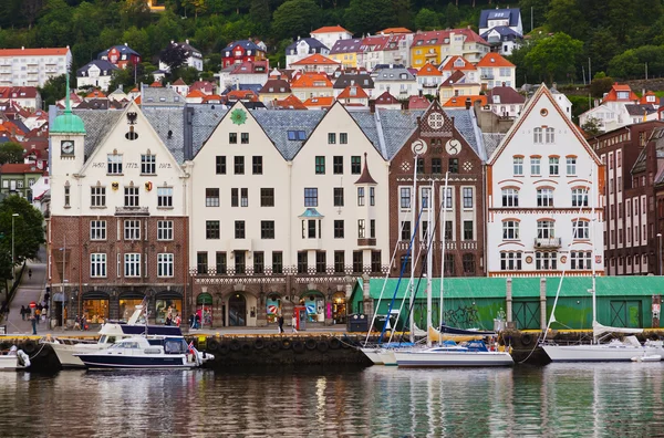 Slavné bryggen ulice v bergen - Norsko — Stock fotografie