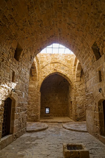 Interieur van Paphos kasteel gelegen in de stadshaven, Cyprus. — Stockfoto