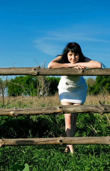 Retrato de una hermosa joven morena . —  Fotos de Stock