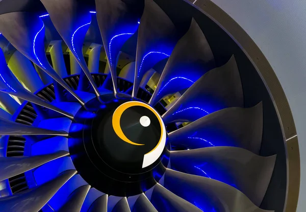 Silnik turboodrzutowy samolotu z bliska — Zdjęcie stockowe