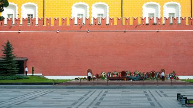 Moscow, Russia - june 23, 2012: Alexander Garden. Honor guard at the Tomb of the Unknown Soldier in June 23, 2012 in Moscow, Russia