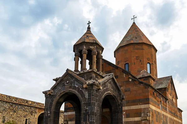Khor Virap Manastırı Ermenistan 'da saygı duyulan ve çok iyi bilinen bir yer.
