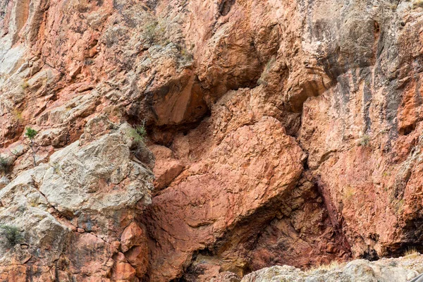 Zdjęcie pięknych ognistych czerwonych gór i skał — Zdjęcie stockowe