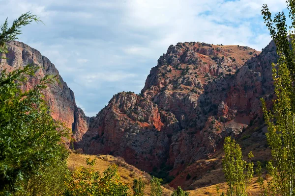 Photo of beautiful fiery red mountains and rocks — Stock Photo, Image