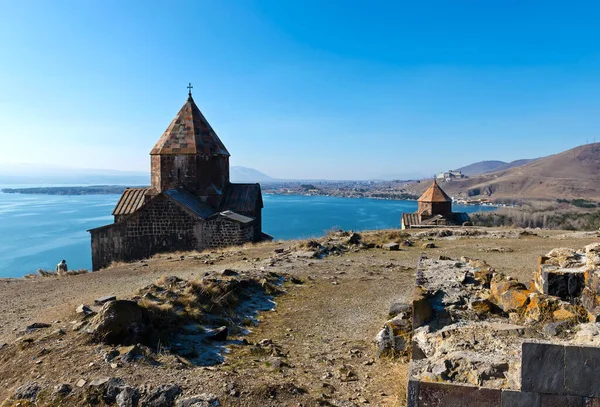 Szenische Ansicht Einer Alten Sevanavank Kirche Sevan Einem Sonnigen Tag — Stockfoto