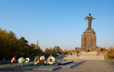 Ermenistan Ana Heykeli ya da Mayr Hayastan. Zafer Parkı, Erivan şehri, Ermenistan 'daki anıt.