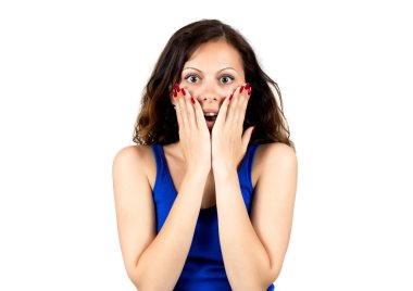 güzel genç kadın kameraya bakarak sürpriz yaptı.