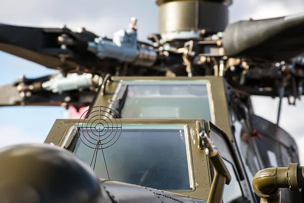 Передняя часть военного ударного вертолета — стоковое фото