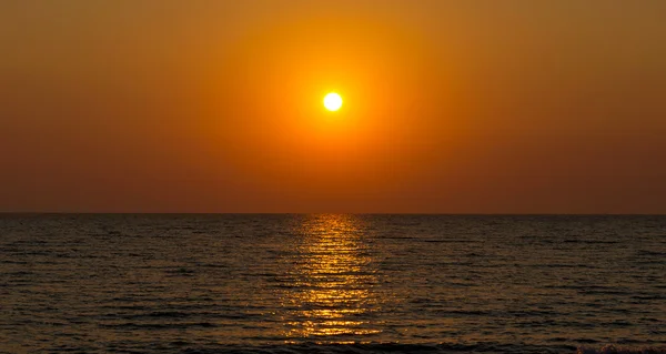 Puesta de sol sobre el mar Negro — Foto de Stock