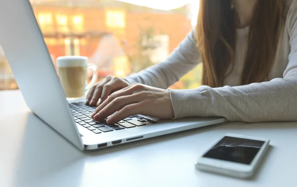 Woman working on laptop Royalty Free Stock Photos