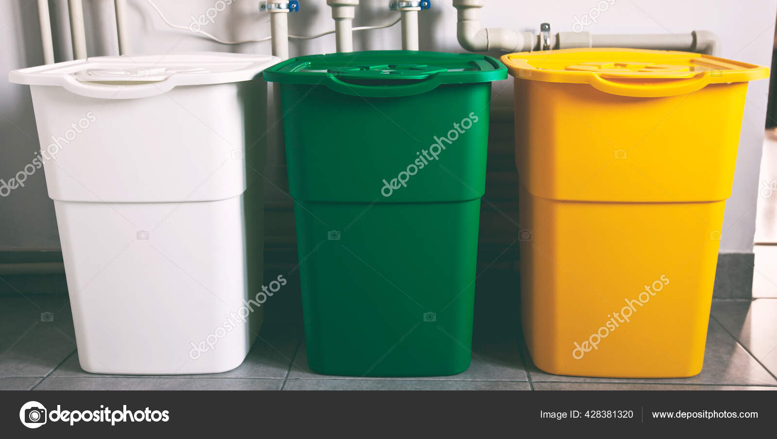 Tres Coloridos Botes Basura Para Clasificar Basura Para Plástico