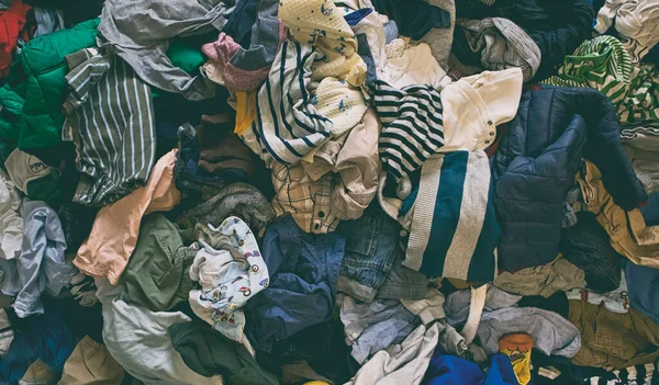 Fond Beaucoup Vêtements Pour Enfants Couchés Sur Sol — Photo