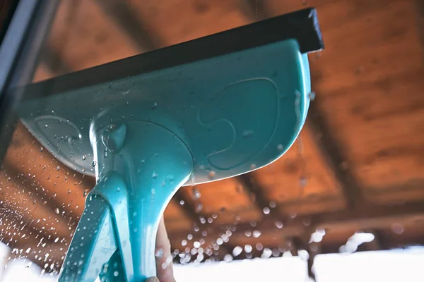 Houseworker Washing Window — Stock Photo, Image