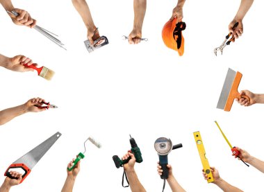 Adamın elinde beyaz arka planda izole edilmiş bir sürü farklı alet var.