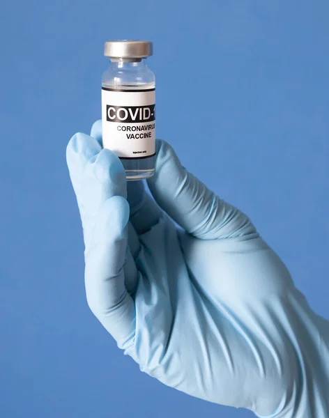 Enfermeira Segurando Vacina Covid Mão — Fotografia de Stock