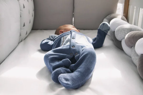 Newborn Sleeping Cot — Stock Photo, Image