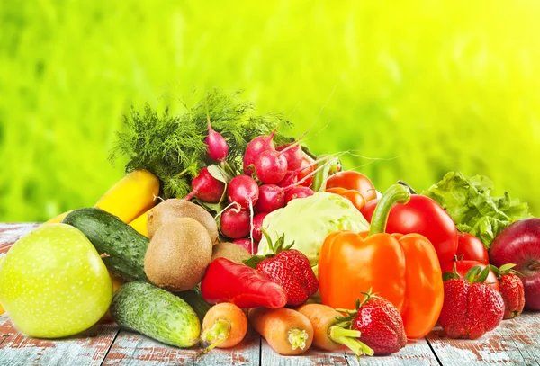 Fruits and vegetables on  table — Stock Photo, Image