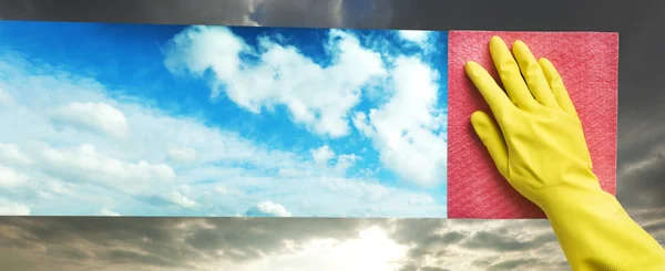 Hand cleaning sky with sponge — Stock Photo, Image