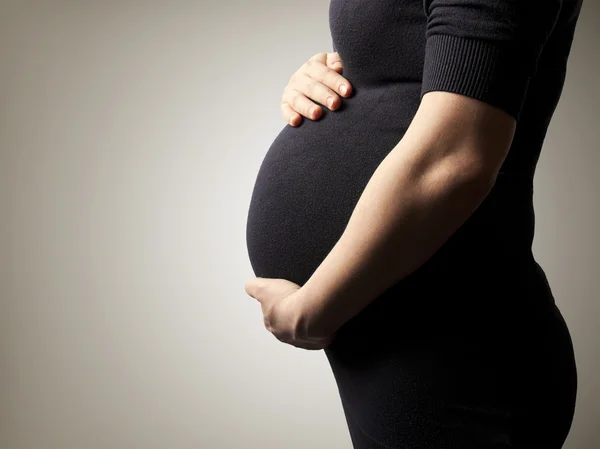 Bauch einer schwangeren Frau — Stockfoto