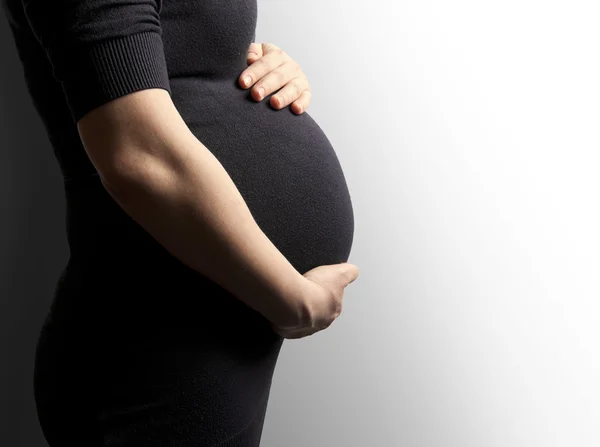 Vatsa raskaana olevan naisen — kuvapankkivalokuva