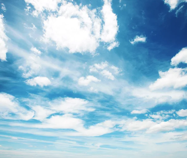 雲と青い空 — ストック写真