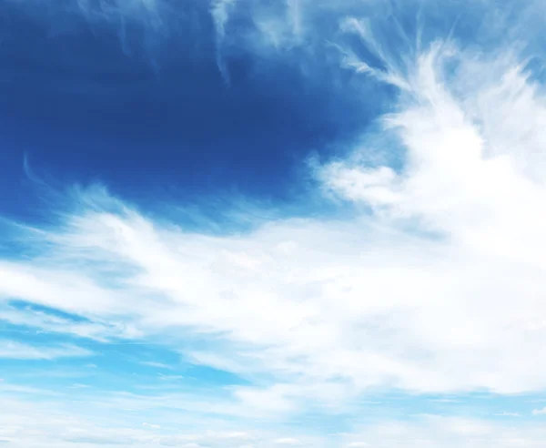 雲と青い空 — ストック写真