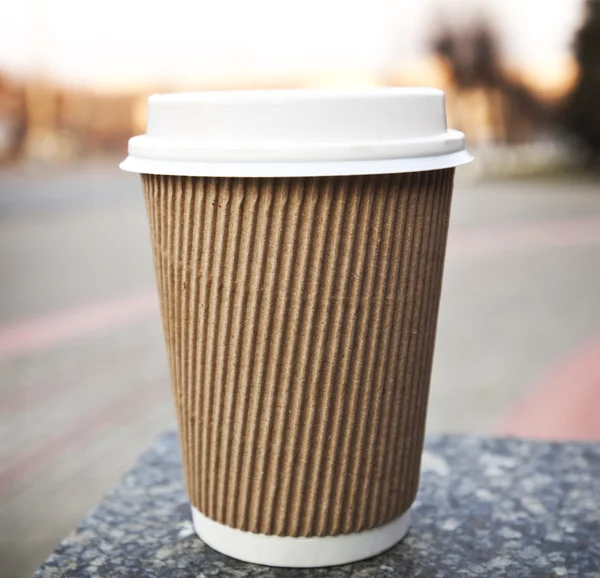 Кофе одноразовые чашки — стоковое фото