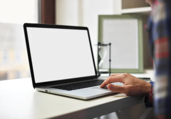 Male hand on the laptop — Stock Photo, Image