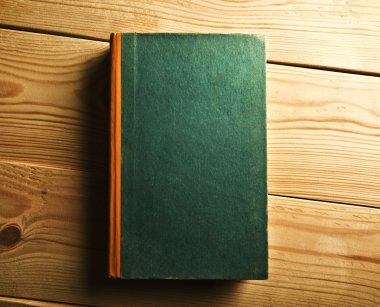 Masada bir yığın kitap