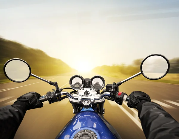 Homem de condução motocicleta — Fotografia de Stock