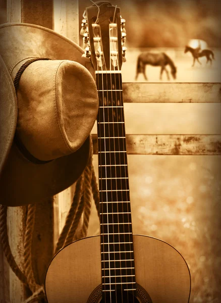 Chapéu de cowboy e violão. Fundo musical americano — Fotografia de Stock