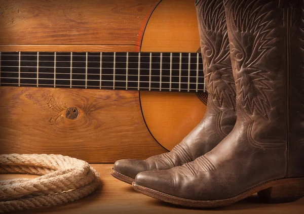 Música country americana con guitarra y zapatos de vaquero en texto de madera —  Fotos de Stock