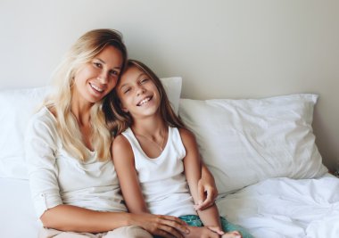 Ara yayılma kızı ile anne