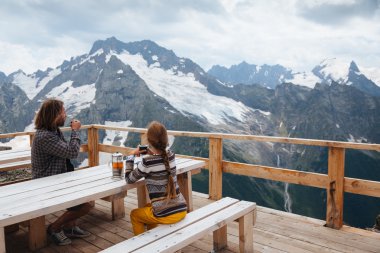 Dağı'nda açık kafe