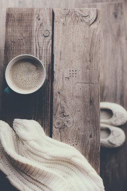 Soğuk kış sabahı, sıcak kahve