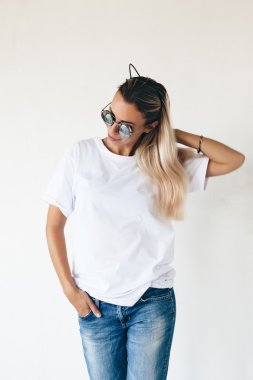 T-shirt mockup modeli