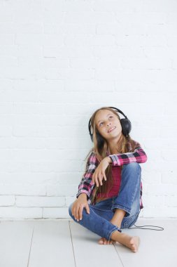 Çocuk müzik dinleme