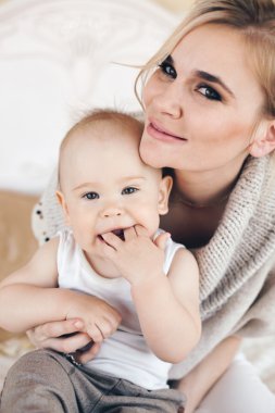Anne ve bebeği.