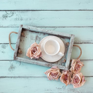 Eski püskü şık tepsi