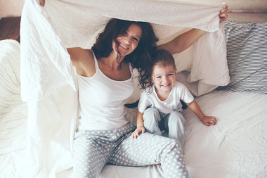 Anne küçük oğlu ile rahatlatıcı