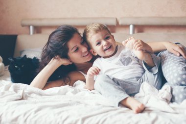 Anne küçük oğlu ile rahatlatıcı