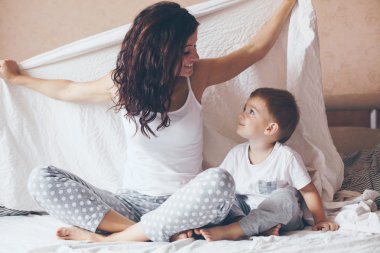 Anne küçük oğlu ile rahatlatıcı