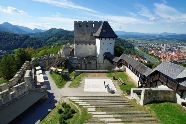 安河上方在斯洛文尼亚 Celje 中世纪城堡 — 图库照片