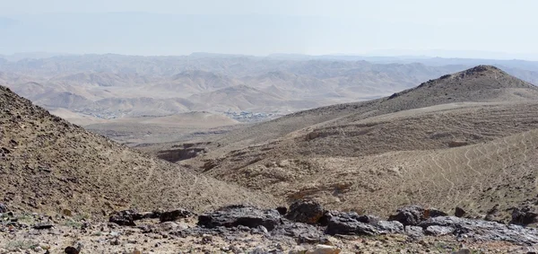 Sisli gün kadar Bedevi kampı, yatay, çöl — Stok fotoğraf